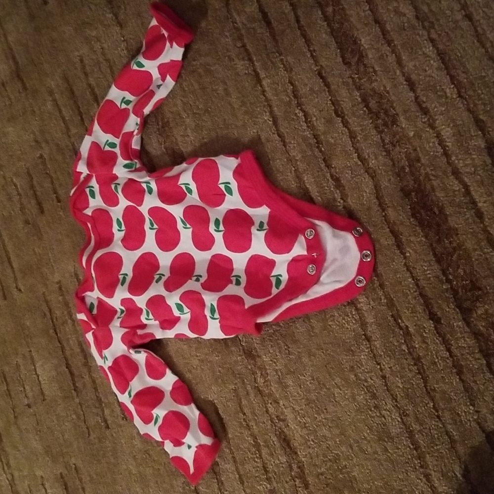 5/25 long sleeve onsie size 12m by little tots